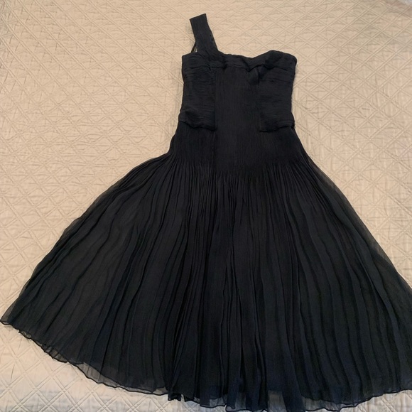 Elie Tahari Black Silk Chiffon Pleated One Shoulder Cocktail Dress - Picture 3 of 11